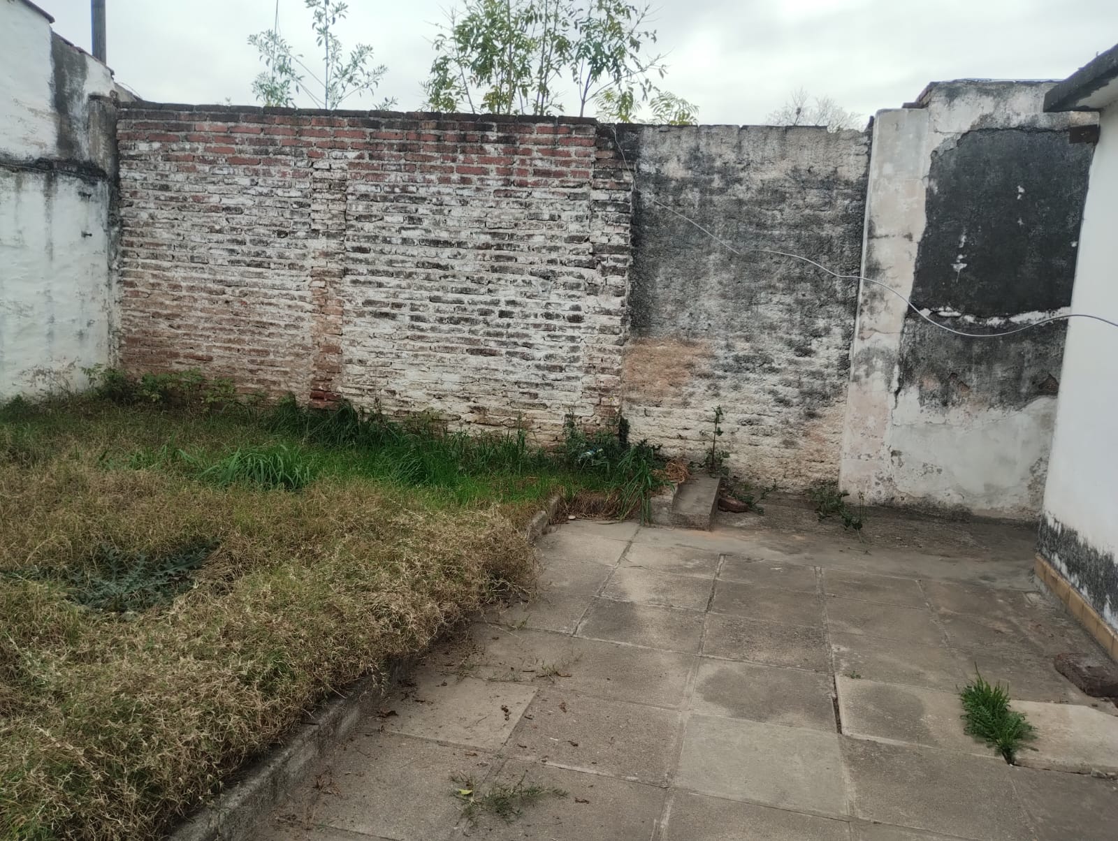 CASA EN VENTA- A RECICLAR- 2 DORMITORIOS- ALTO ALBERDI
