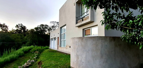 Casa En Venta De 2 Dorm En Río Ceballos - Calle Belgrano -