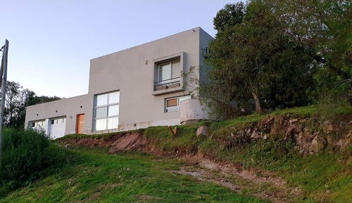 Casa En Venta De 2 Dorm En Río Ceballos - Calle Belgrano -