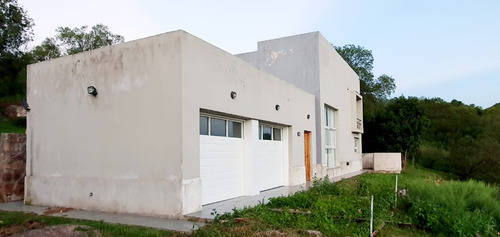 Casa En Venta De 2 Dorm En Río Ceballos - Calle Belgrano -