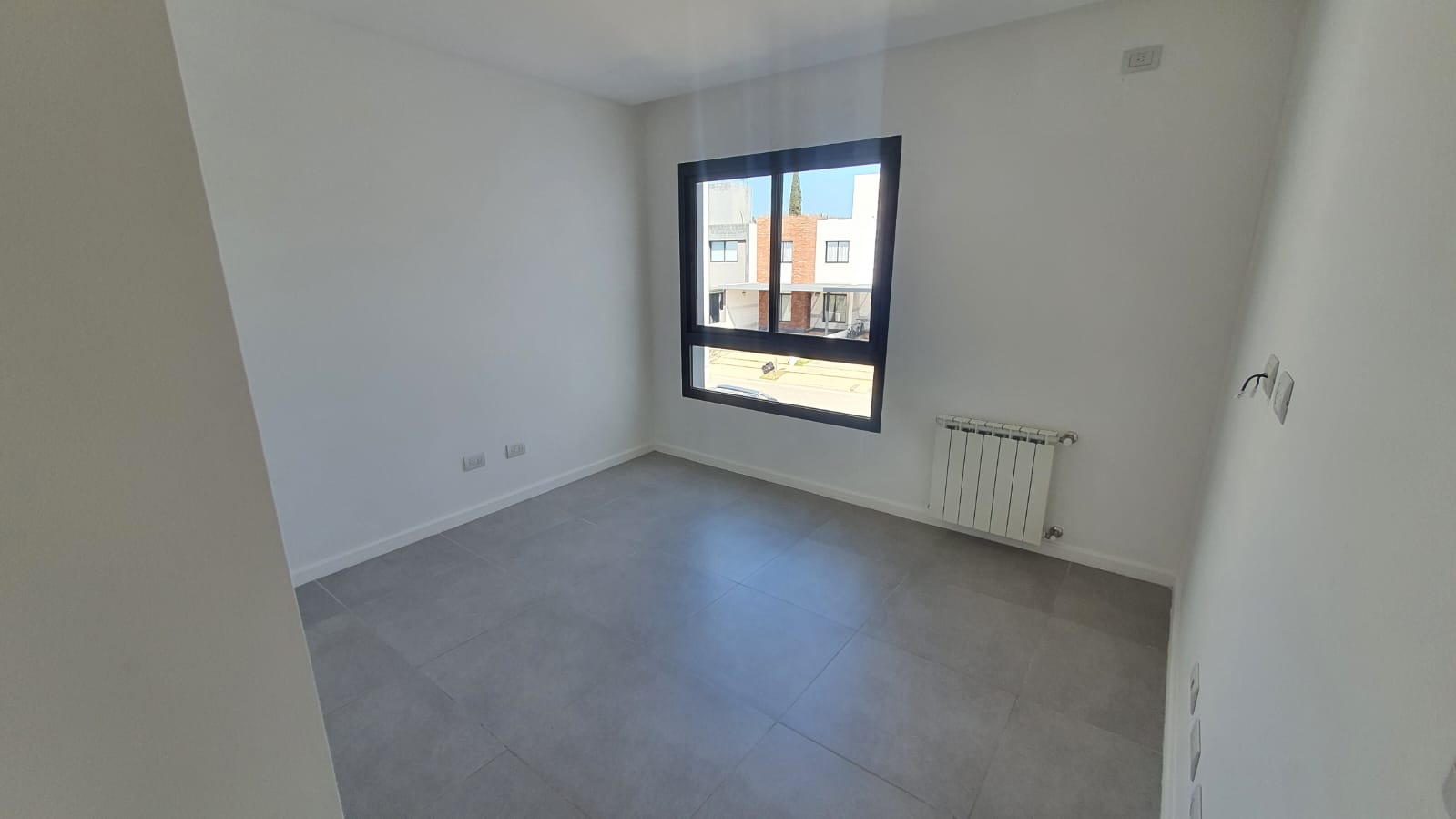 DUPLEX ALQUILER 2 DOR HOUSING MANANTIALES