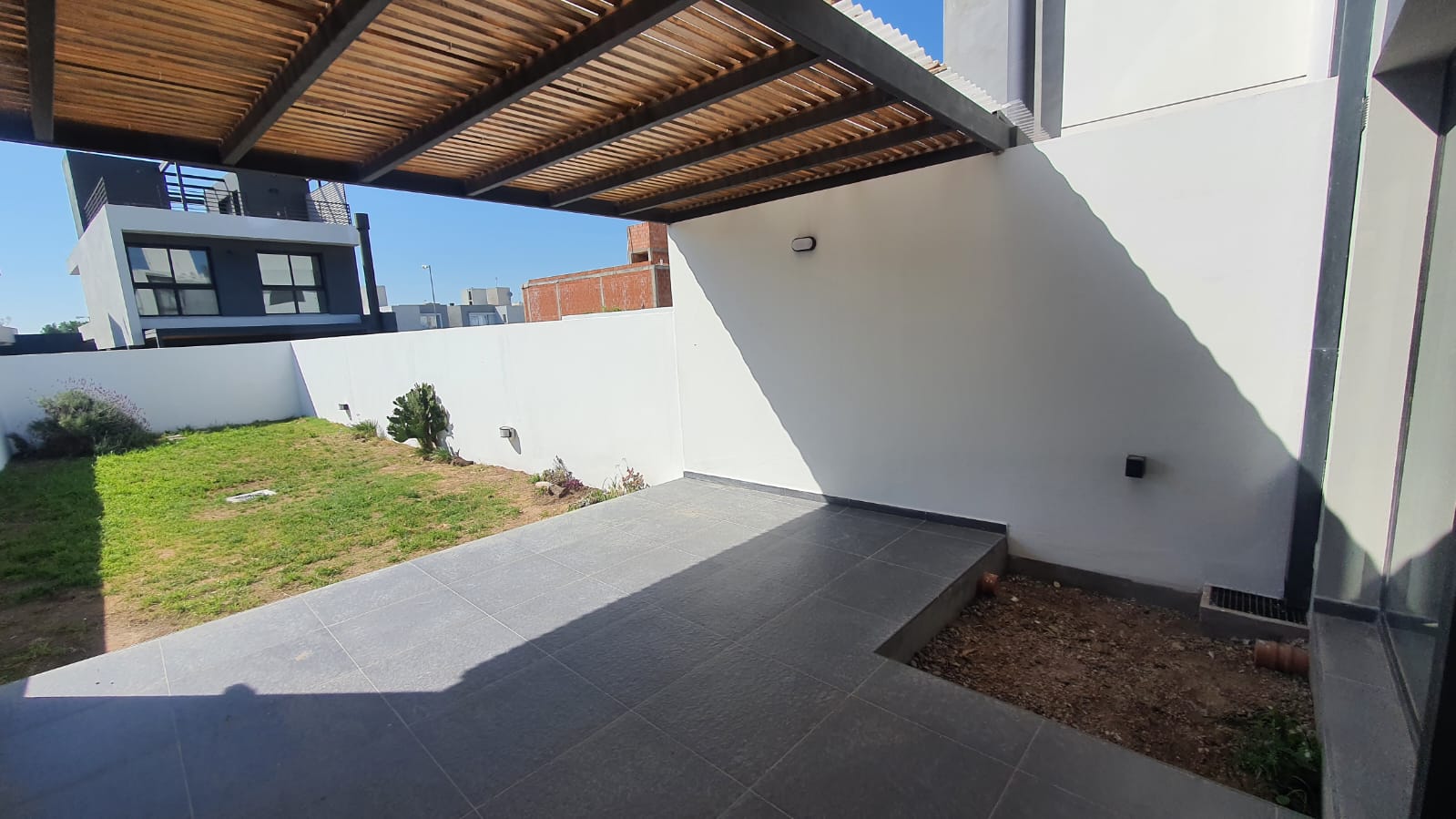 DUPLEX ALQUILER 2 DOR HOUSING MANANTIALES