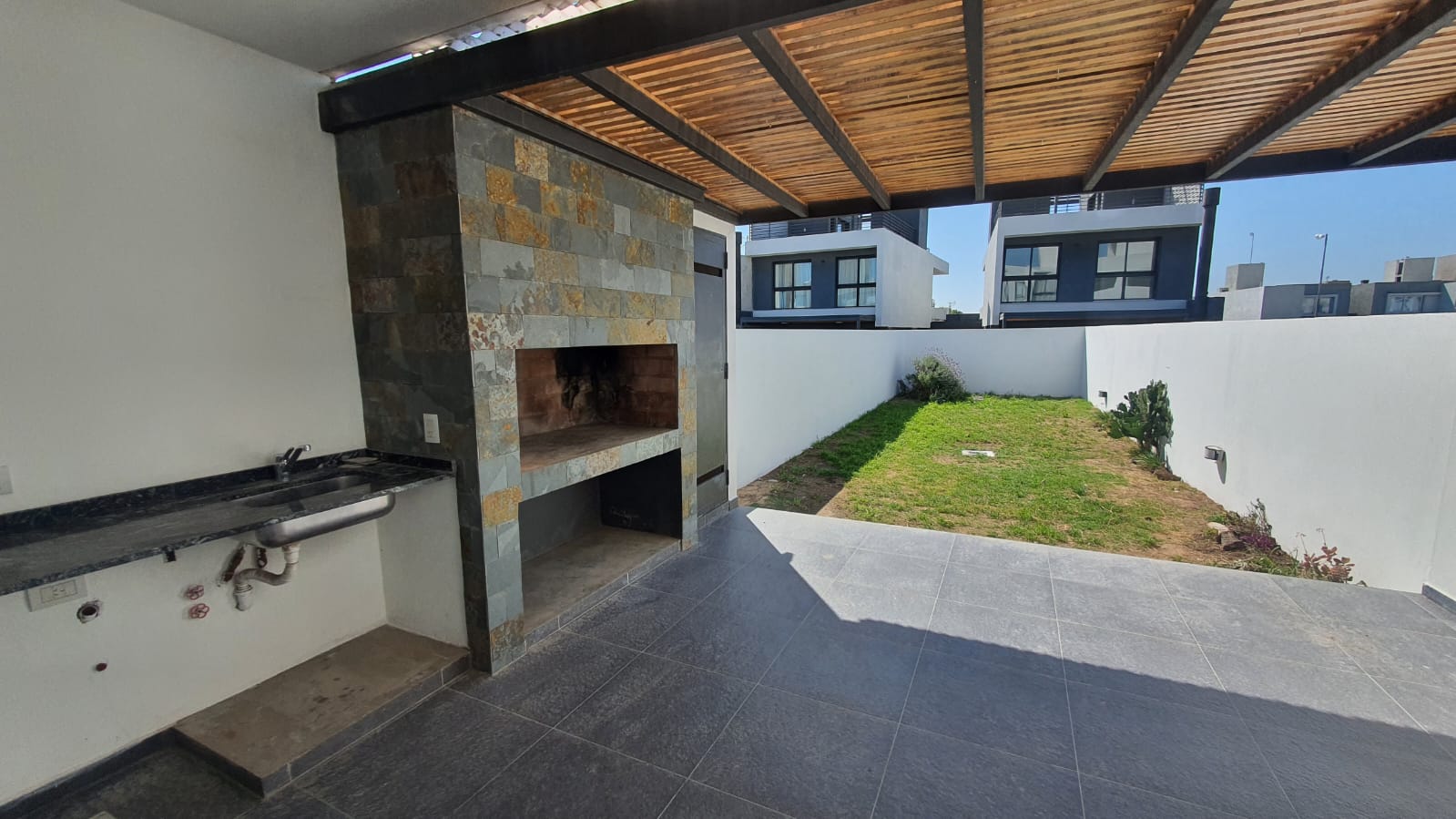 DUPLEX ALQUILER 2 DOR HOUSING MANANTIALES