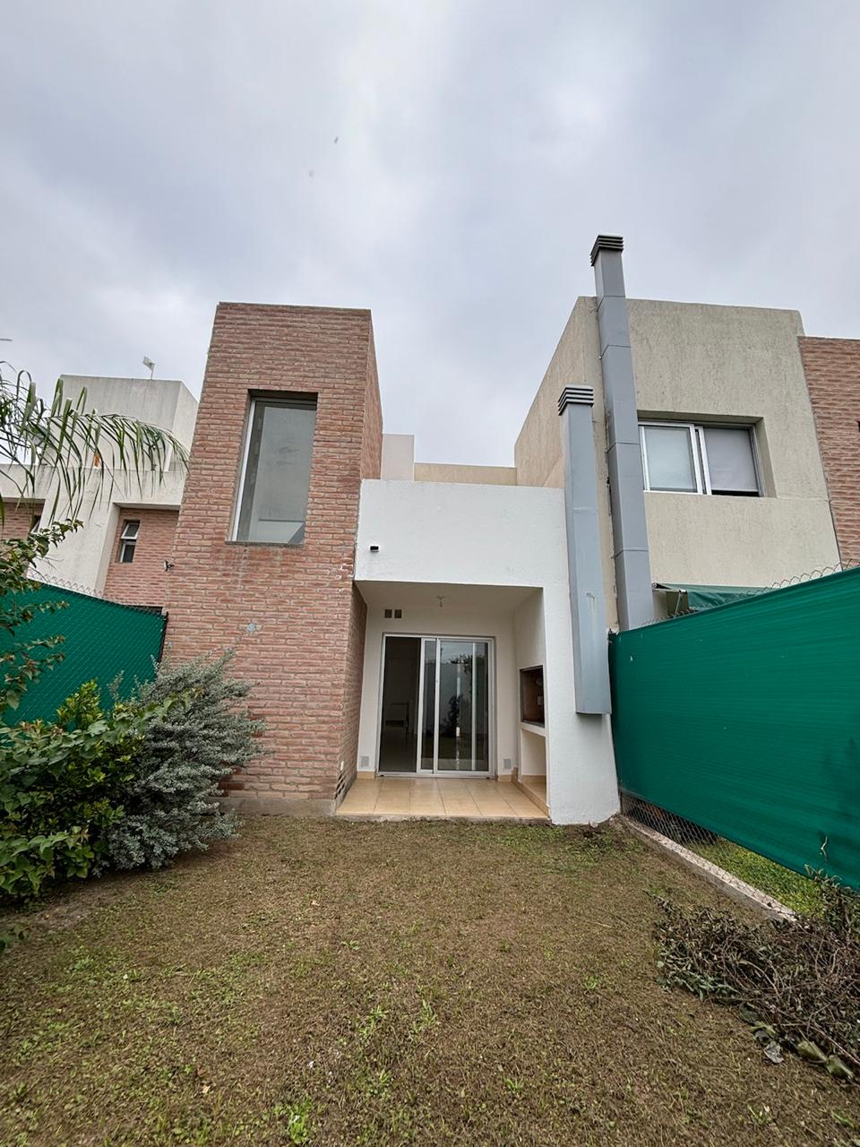 DUPLEX ALQUILER 2 DOR HOUSING MANANTIALES