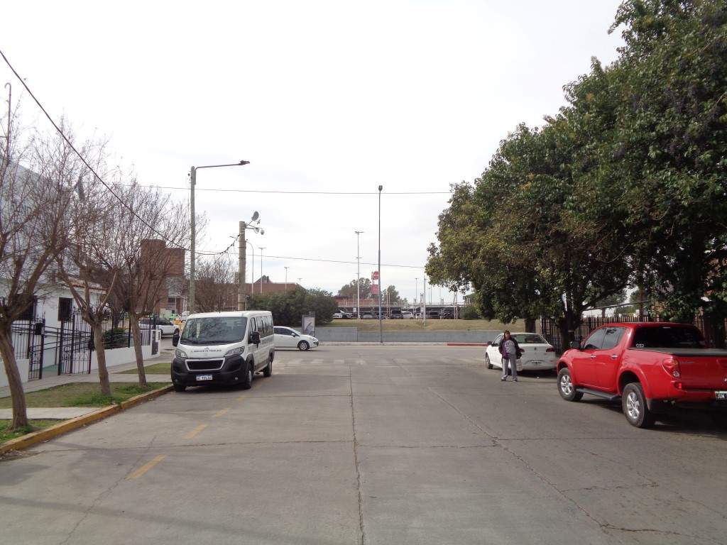 Barrio Alto Verde - Casa de Categoría de 3 Dormitorios, 1 en Suitte con Vestidor, Amplia con Cocina Comedor, 3 Baños, Cochera Doble y Patio