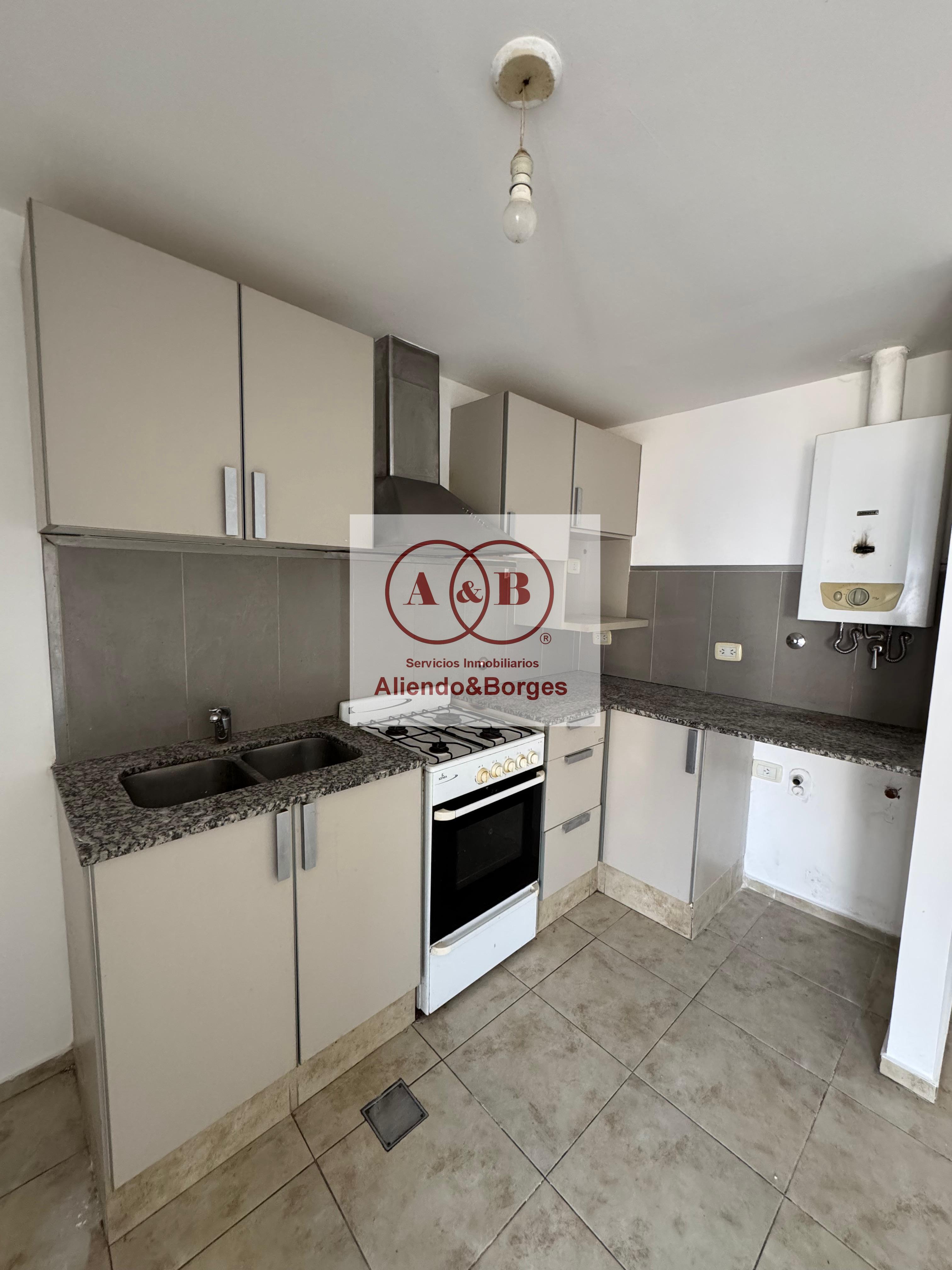 VENDEMOS DEPARTAMENTO CON BALCÓN Y COCHERA ZONA CENTRO, RÍO CUARTO, CÓRDOBA