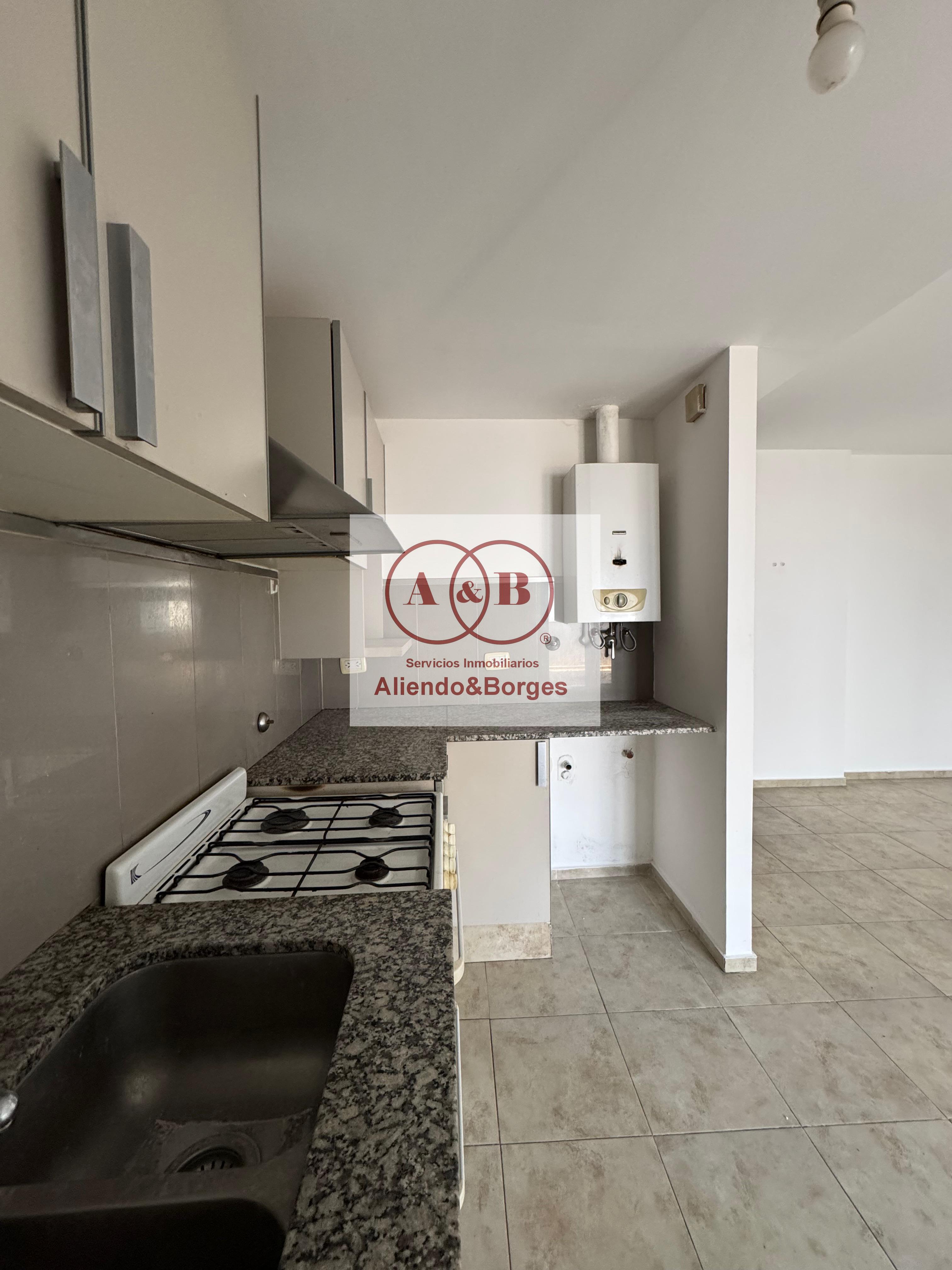VENDEMOS DEPARTAMENTO CON BALCÓN Y COCHERA ZONA CENTRO, RÍO CUARTO, CÓRDOBA