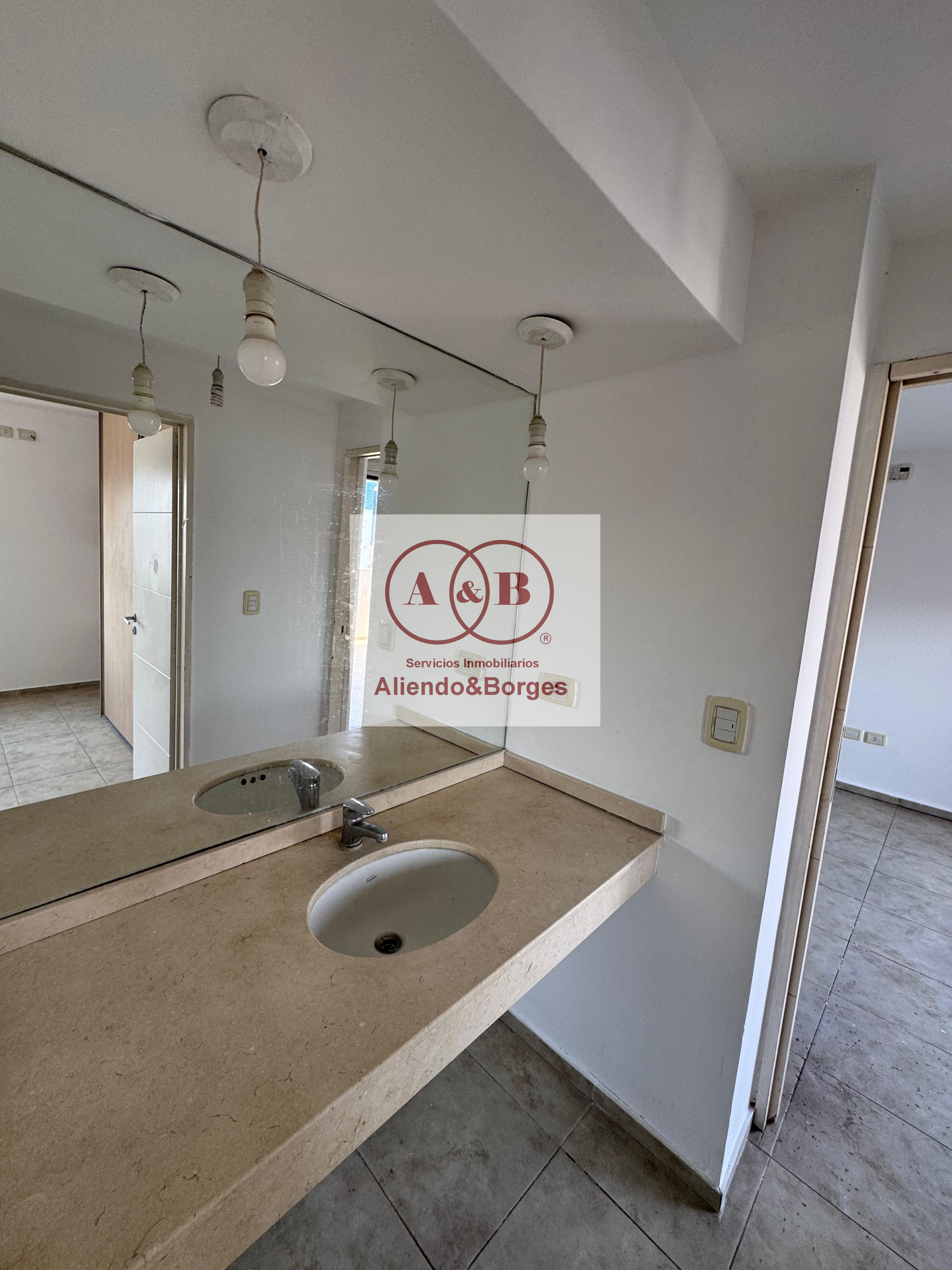 VENDEMOS DEPARTAMENTO CON BALCÓN Y COCHERA ZONA CENTRO, RÍO CUARTO, CÓRDOBA