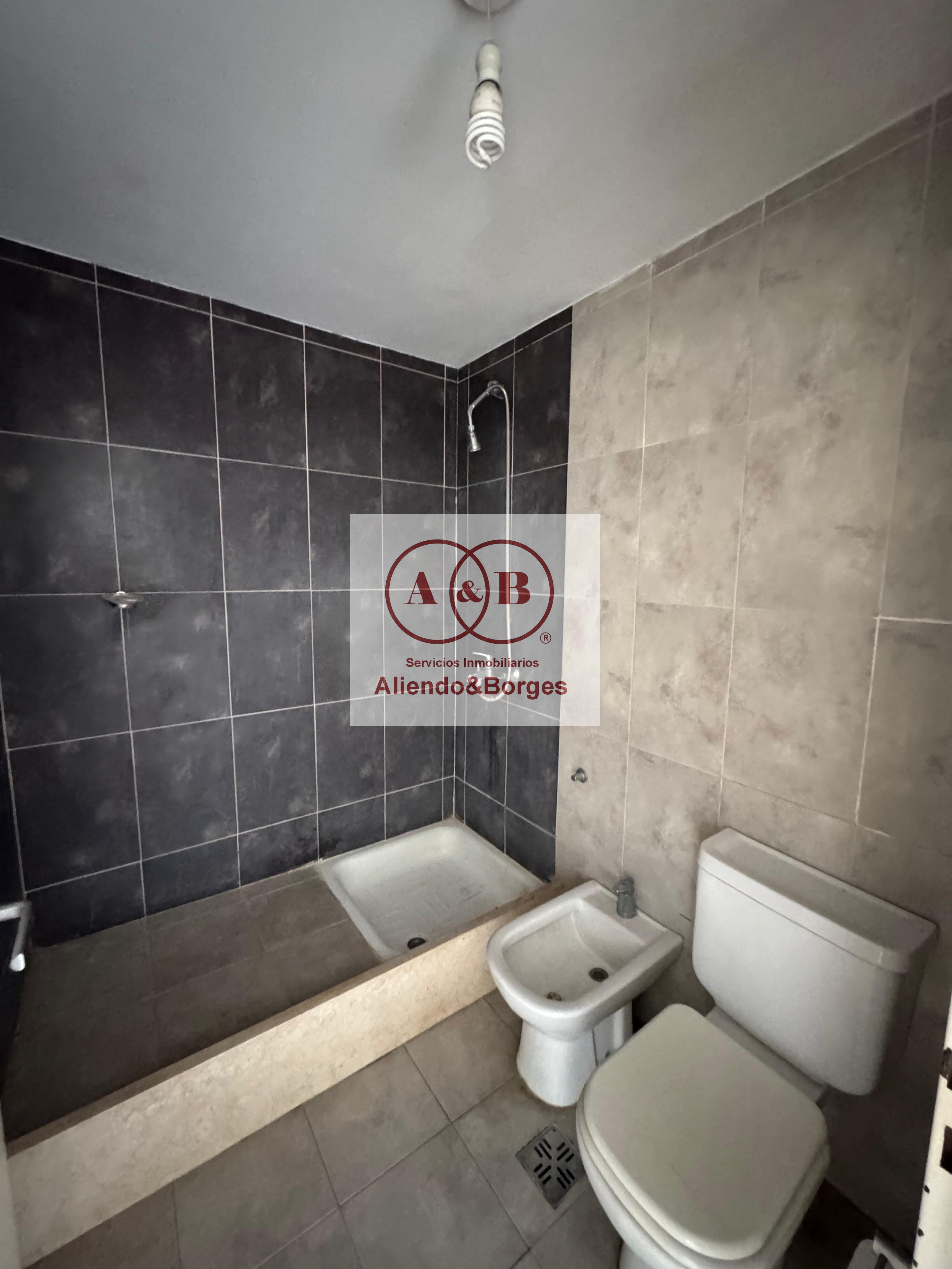 VENDEMOS DEPARTAMENTO CON BALCÓN Y COCHERA ZONA CENTRO, RÍO CUARTO, CÓRDOBA