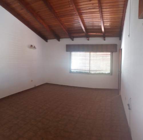 CASA EN VENTA EN PARQUE HORIZONTE, 3 DORM. 3 BÑOS.