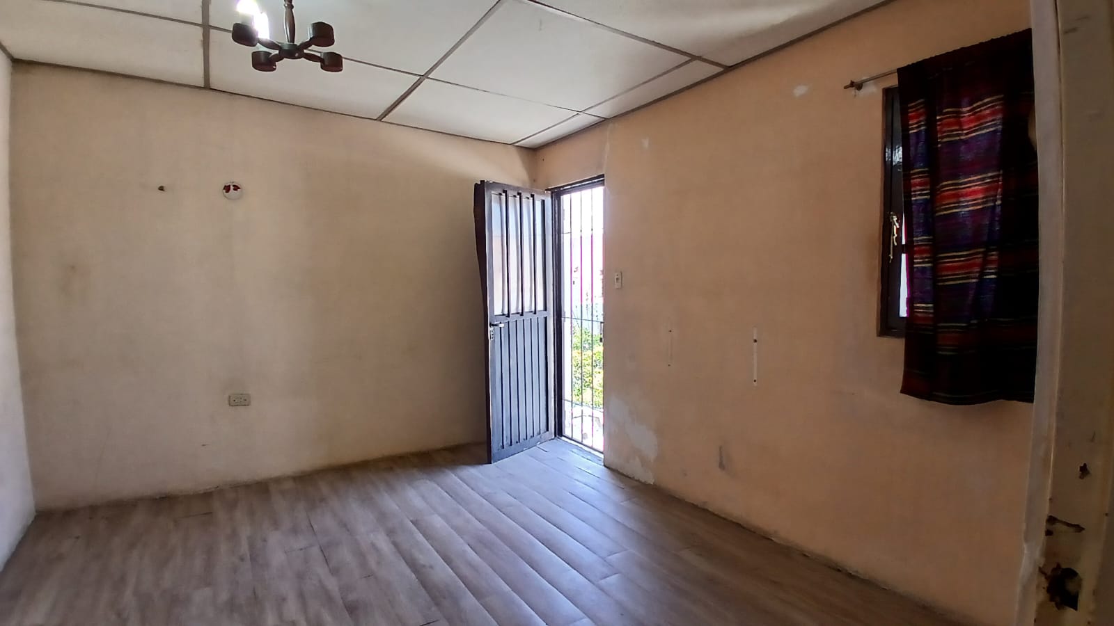 VENTA DEPARTAMENTO  ALTO ALBERDI: Alte. Guillermo Brown 584.  A refaccionar.