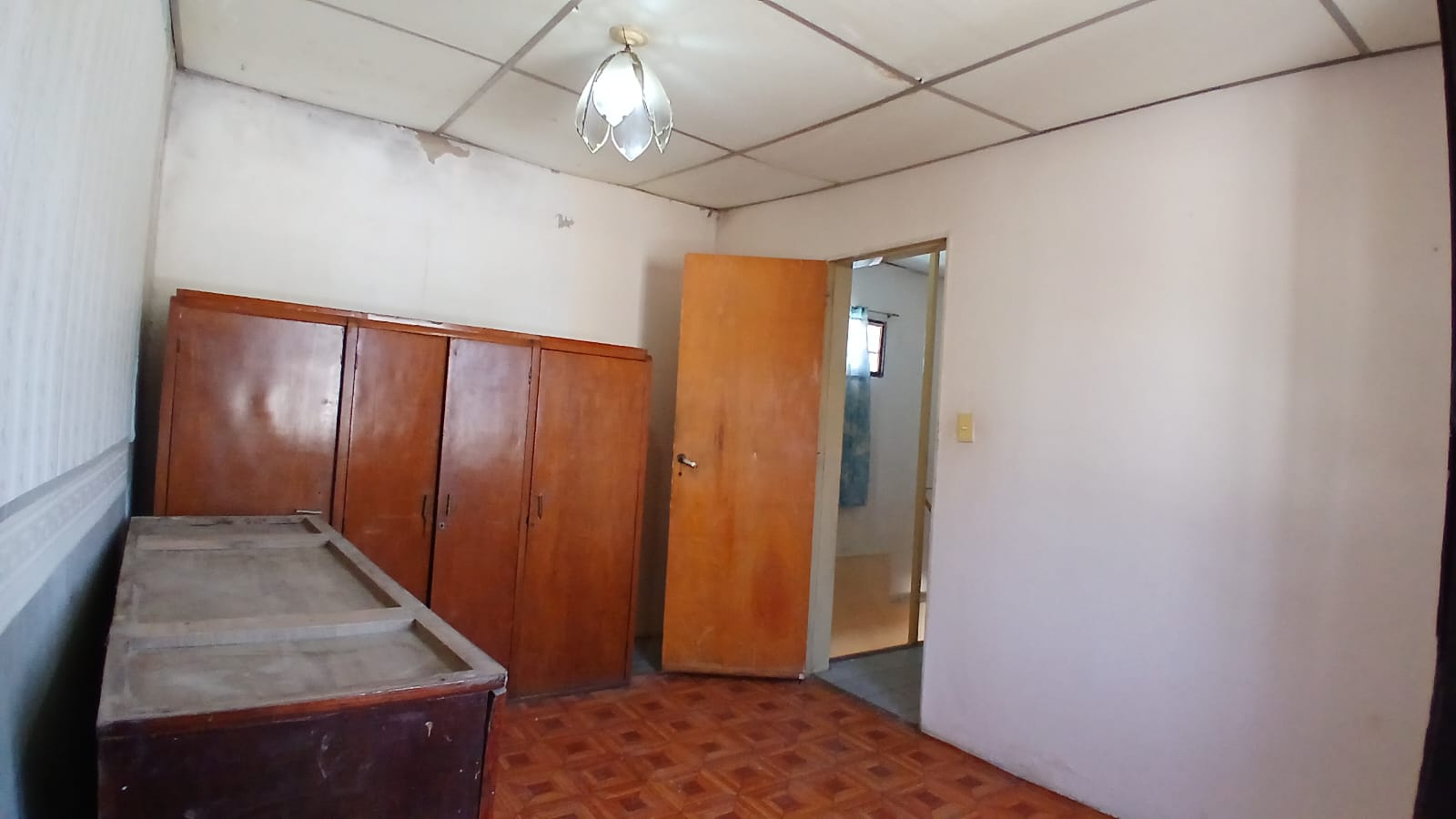 VENTA DEPARTAMENTO  ALTO ALBERDI: Alte. Guillermo Brown 584.  A refaccionar.