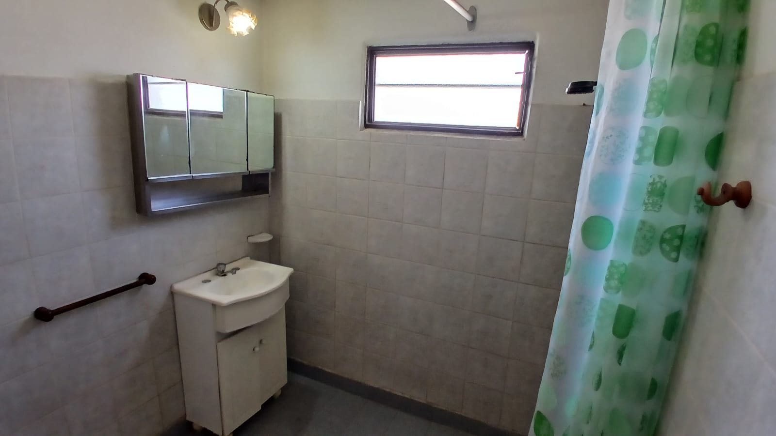 VENTA DEPARTAMENTO  ALTO ALBERDI: Alte. Guillermo Brown 584.  A refaccionar.