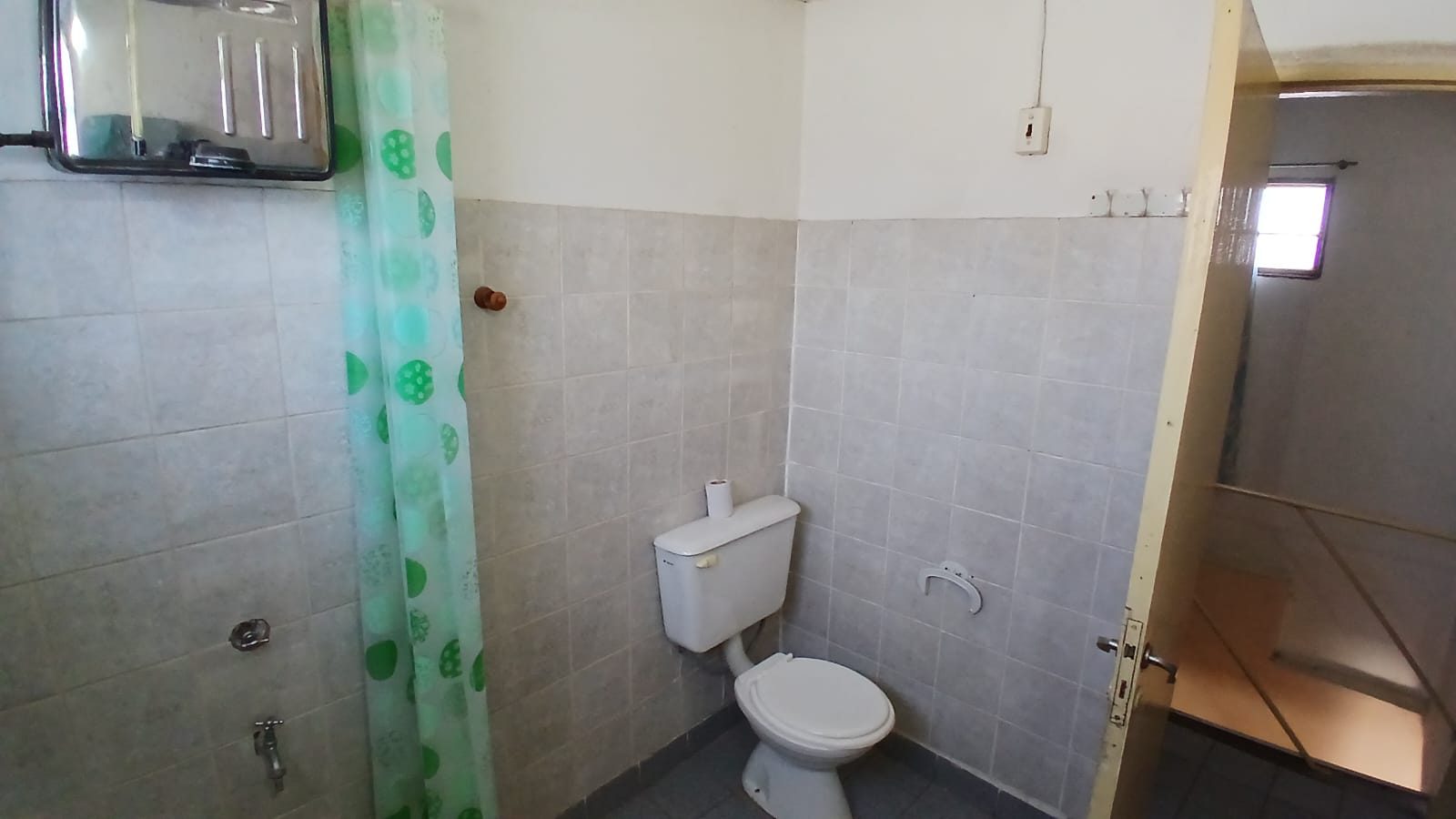 VENTA DEPARTAMENTO  ALTO ALBERDI: Alte. Guillermo Brown 584.  A refaccionar.