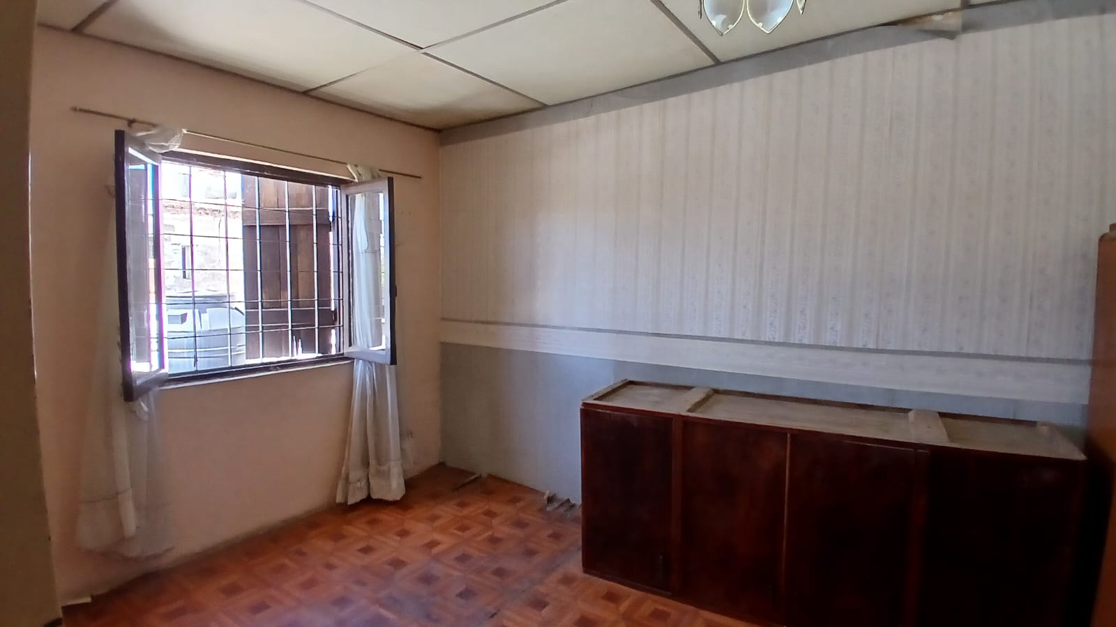 VENTA DEPARTAMENTO  ALTO ALBERDI: Alte. Guillermo Brown 584.  A refaccionar.