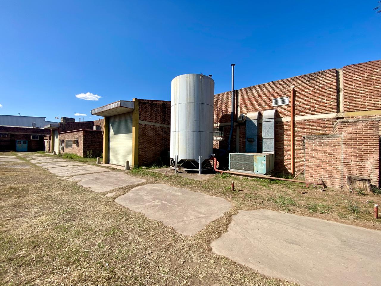 vendo fabrica en Av jJapon excelente ubicación y precio