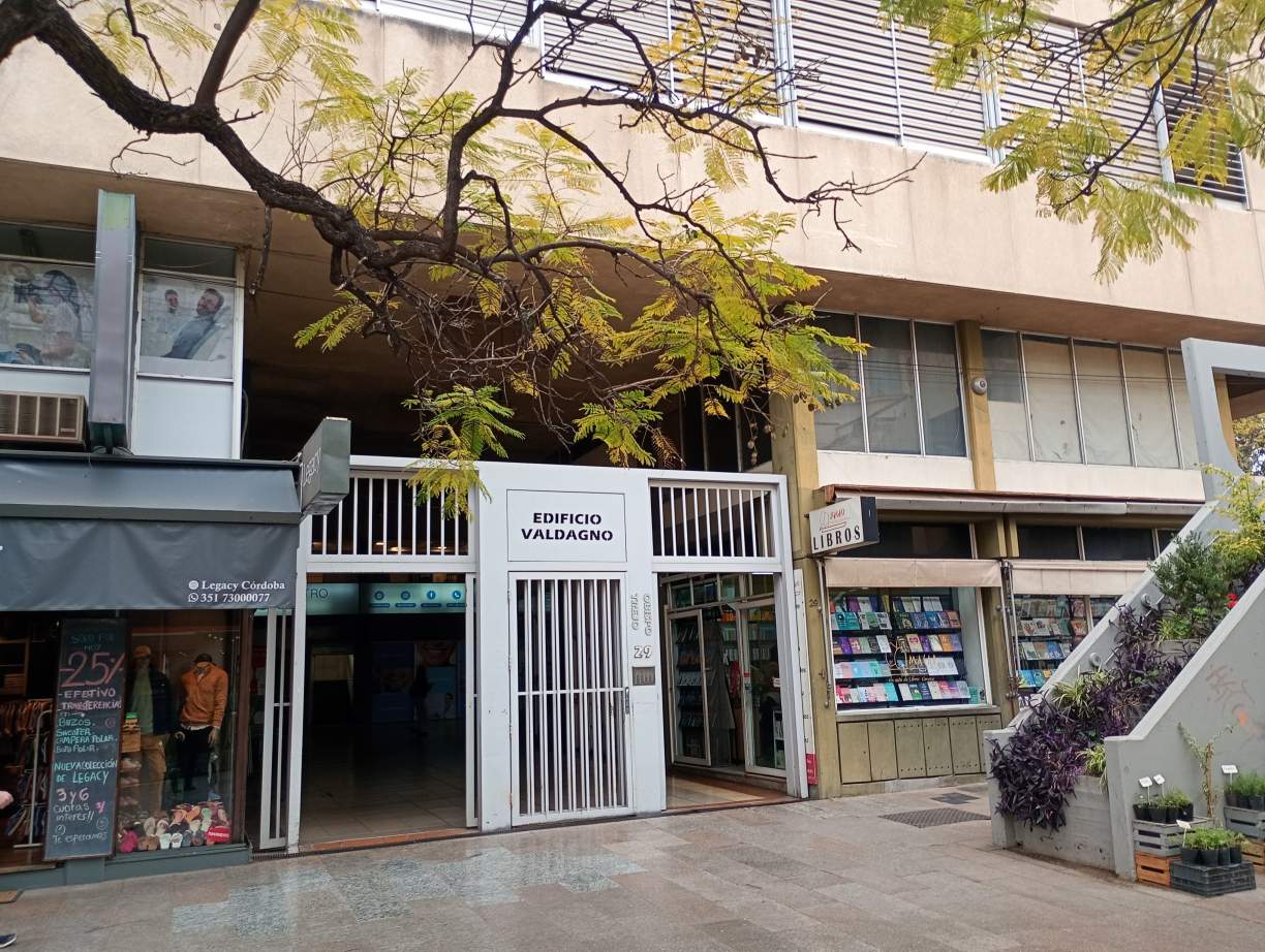 Importante piso oficinas 600 m en pleno ctro z peatonal de Córdoba - Expensas bajas