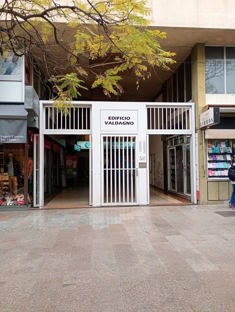 Importante piso oficinas 600 m en pleno ctro z peatonal de Córdoba - Expensas bajas