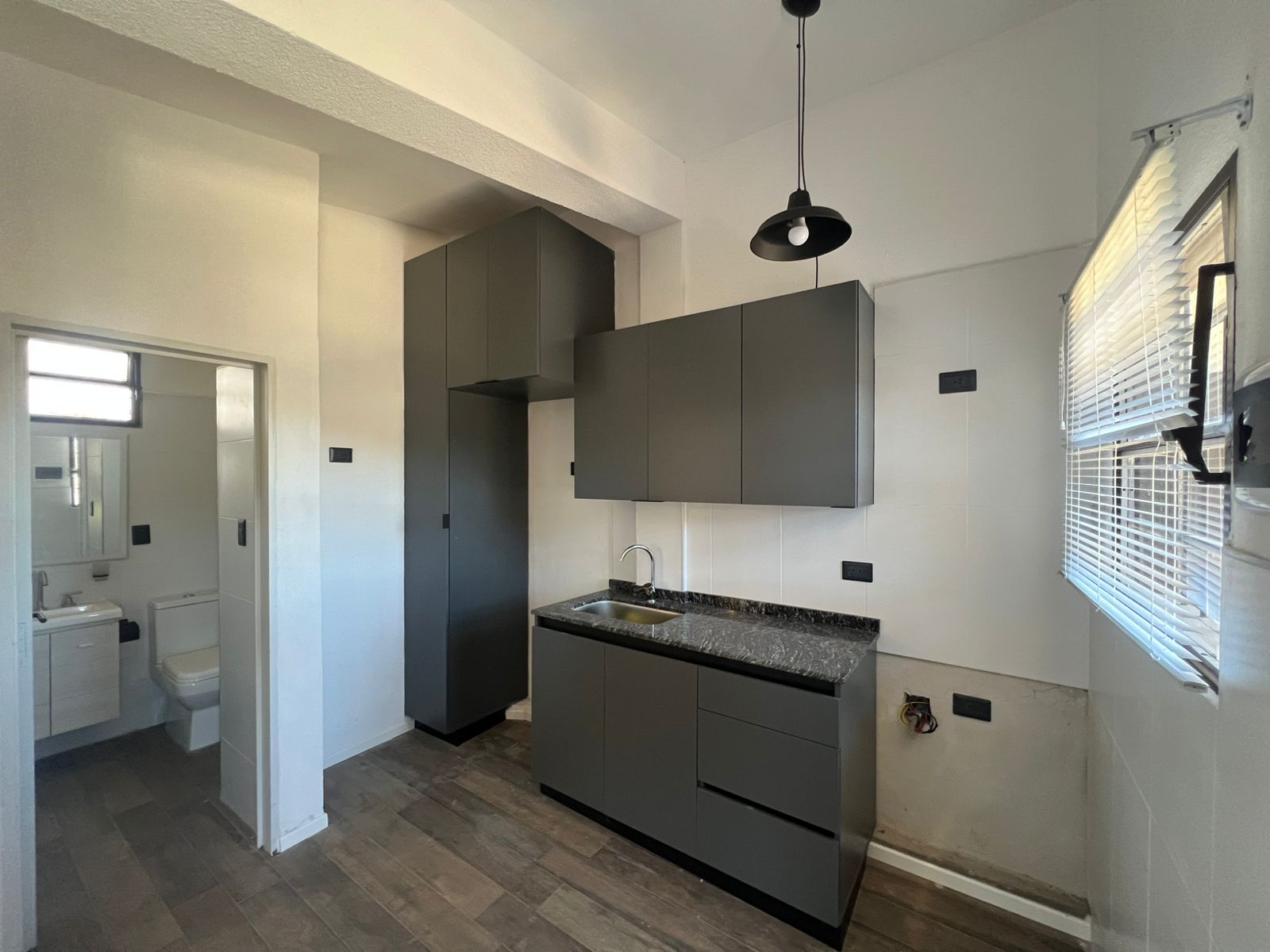 DUPLEX EN VENTA VILLA DEL LAGO - 1 DORMITORIO CCOCHERA  TOTALMENTE RENOVADO-