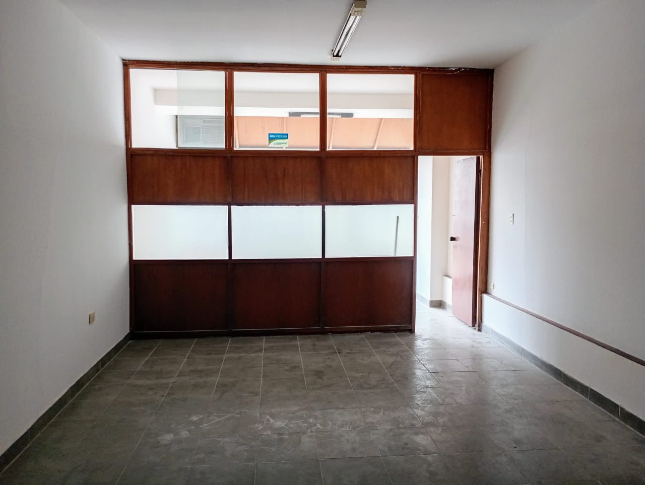 ALQUILAMOS  OFICINA CON COCHERA Y TERRAZA  INCREIBLE UBICACION