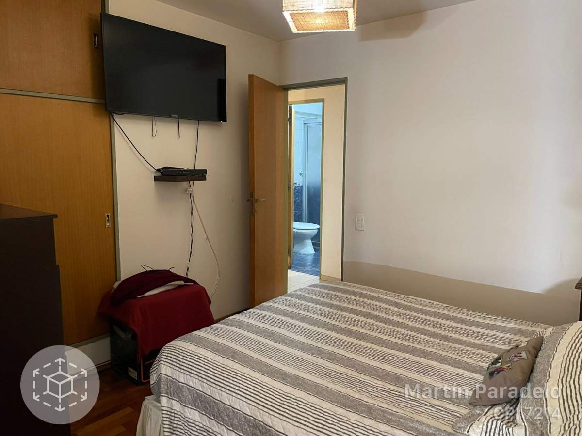 VENDO Departamento de 2 dormitorios frente con balcon, Rondeau entre Parana y Balcarce