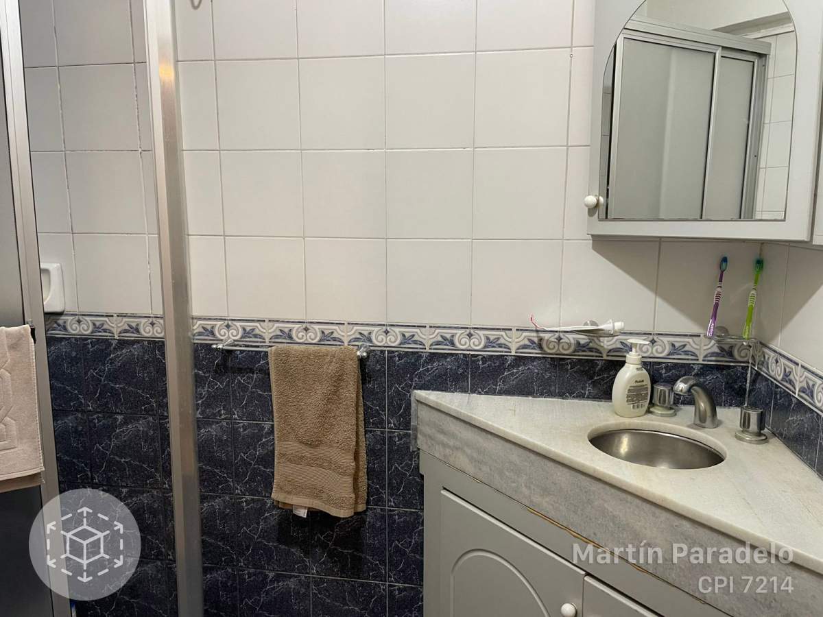 VENDO Departamento de 2 dormitorios frente con balcon, Rondeau entre Parana y Balcarce