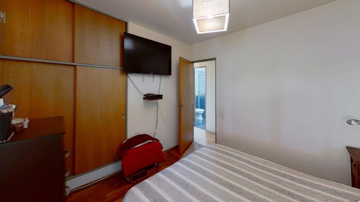 VENDO Departamento de 2 dormitorios frente con balcon, Rondeau entre Parana y Balcarce