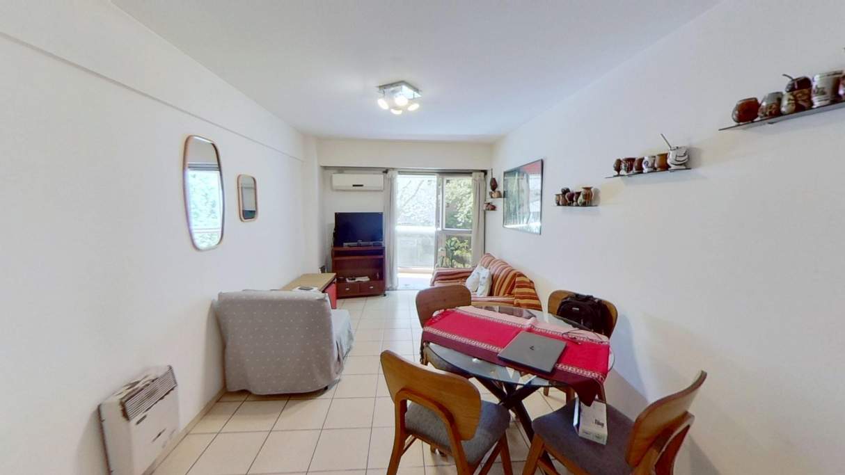 VENDO Departamento de 2 dormitorios frente con balcon, Rondeau entre Parana y Balcarce