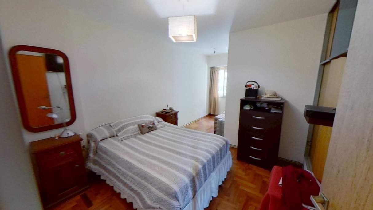 VENDO Departamento de 2 dormitorios frente con balcon, Rondeau entre Parana y Balcarce