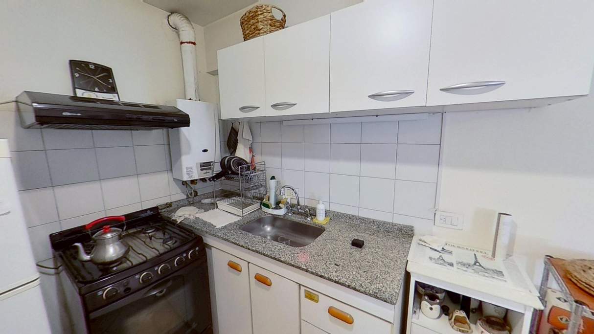 VENDO Departamento de 2 dormitorios frente con balcon, Rondeau entre Parana y Balcarce