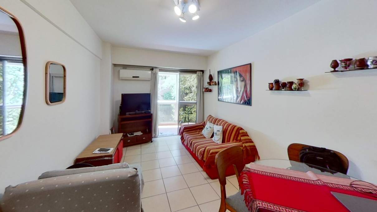 VENDO Departamento de 2 dormitorios frente con balcon, Rondeau entre Parana y Balcarce