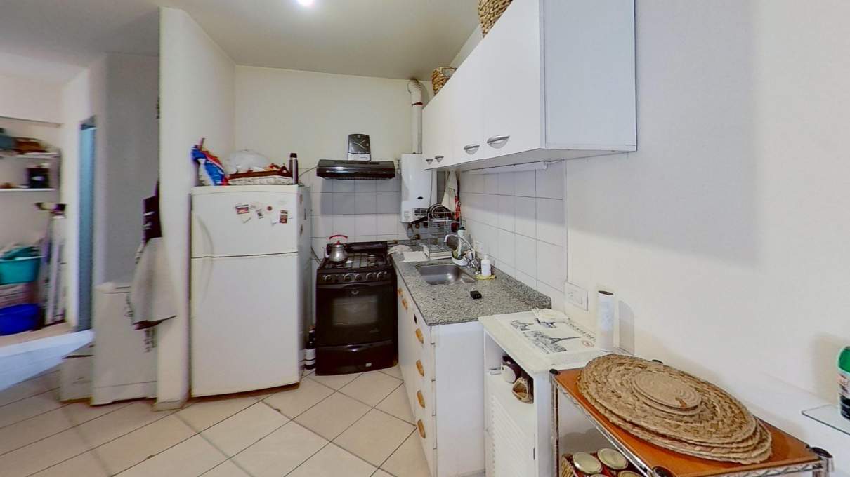 VENDO Departamento de 2 dormitorios frente con balcon, Rondeau entre Parana y Balcarce