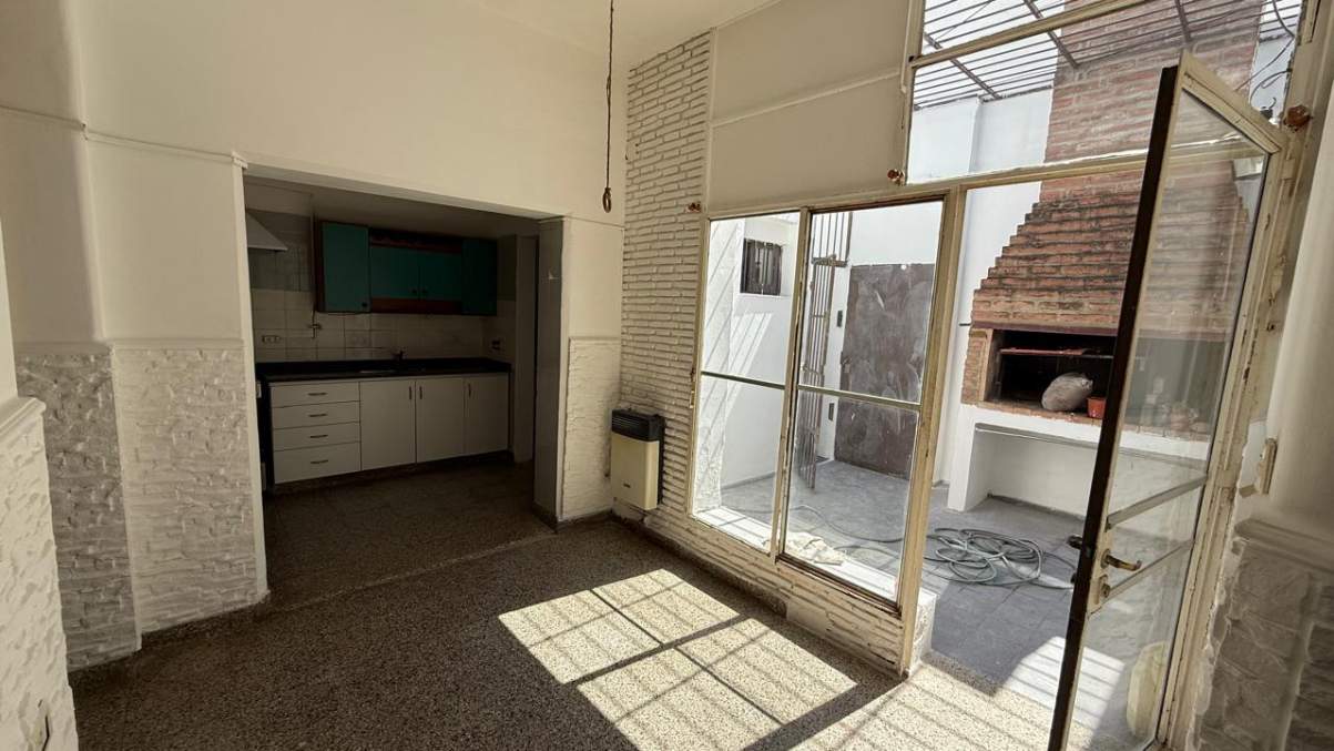 Casa en venta de 3 dormitorios en Alto Alberdi - Con renta