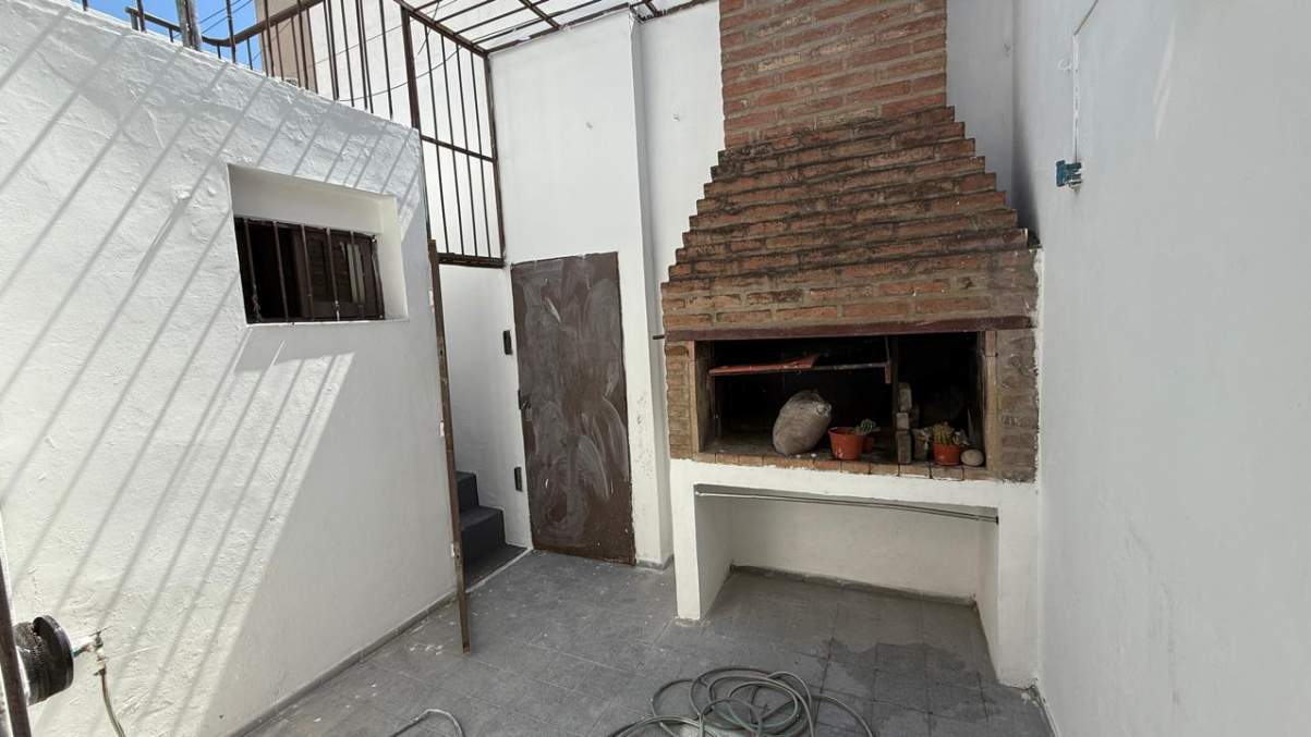 Casa en venta de 3 dormitorios en Alto Alberdi - Con renta