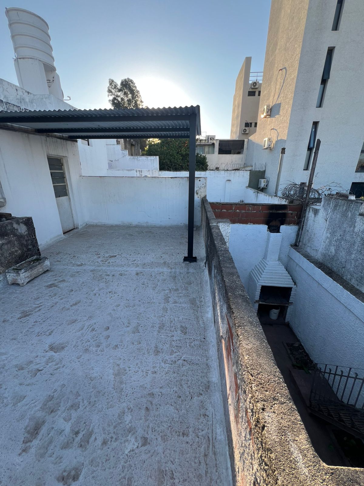 ALQUILO CASA BARRIO OBSERVATORIO SOBRE CALLE LAPRIDA.