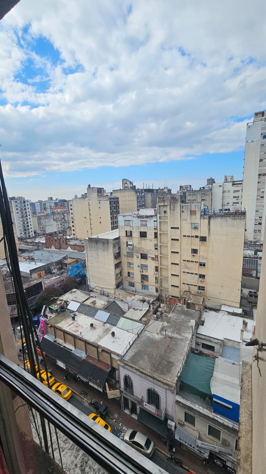 DEPARTAMENTO EXTERNO CON ESCRITURA EN VENTA - CENTRO