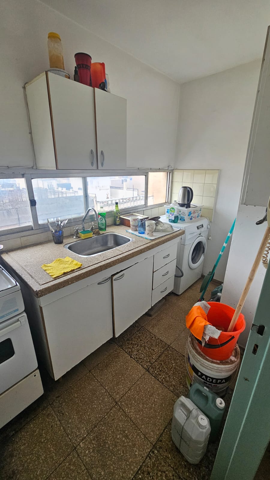DEPARTAMENTO EXTERNO CON ESCRITURA EN VENTA - CENTRO