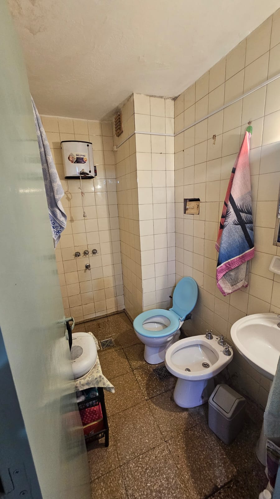 DEPARTAMENTO EXTERNO CON ESCRITURA EN VENTA - CENTRO