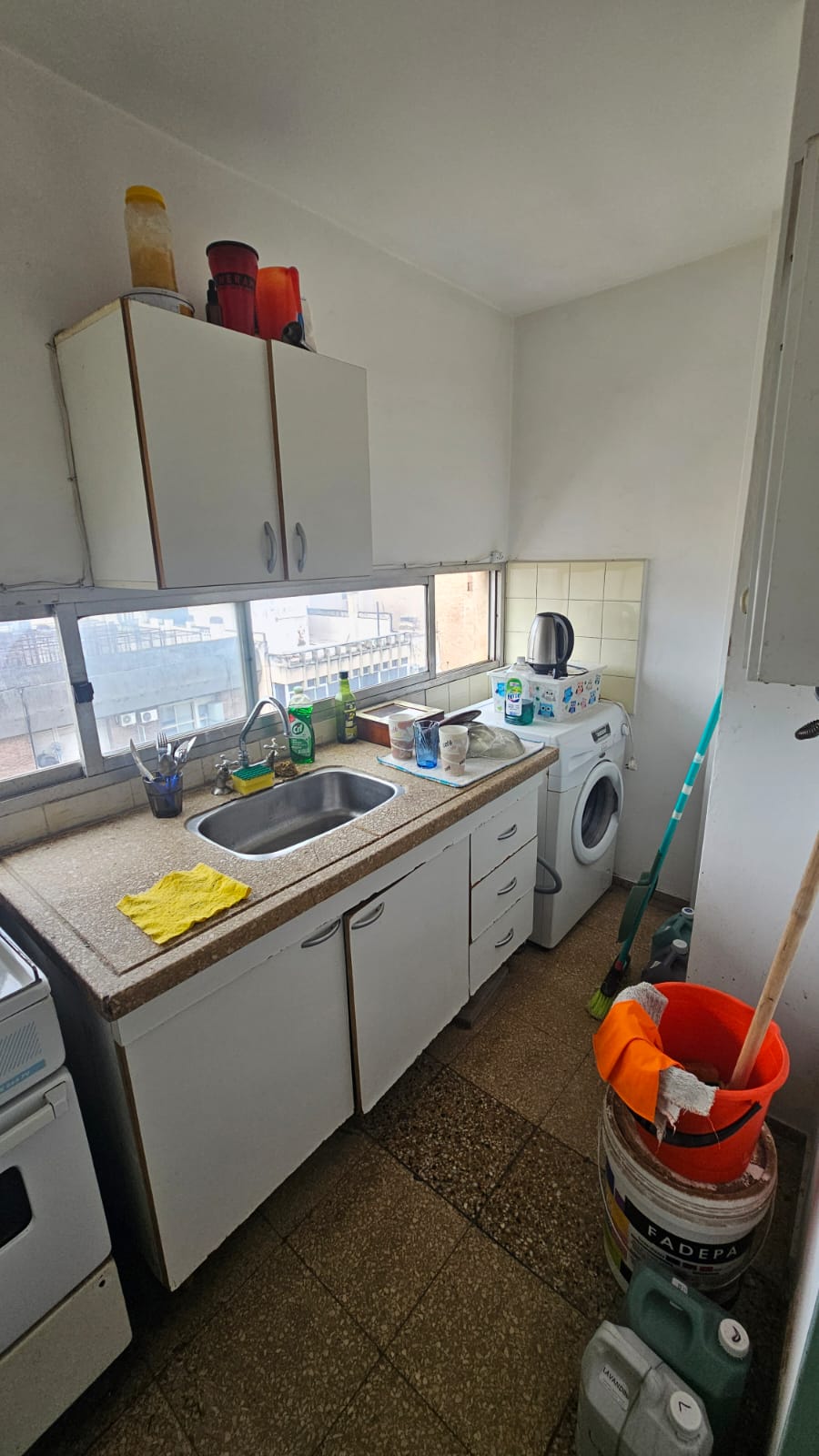 DEPARTAMENTO EXTERNO CON ESCRITURA EN VENTA - CENTRO
