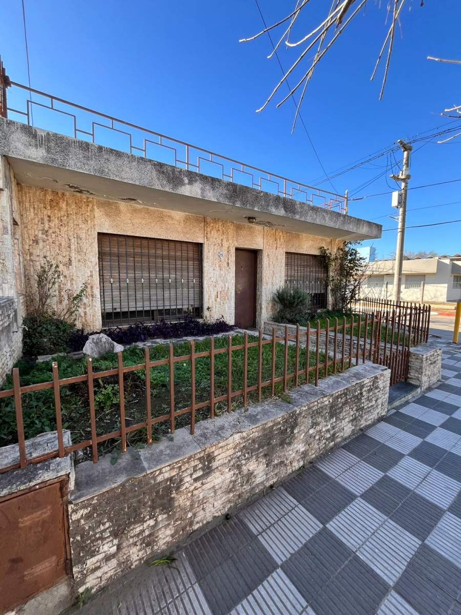 VENTA CASA CON POTENCIAL DE INVERSION - 3 DORM - VILLA AZALAIS