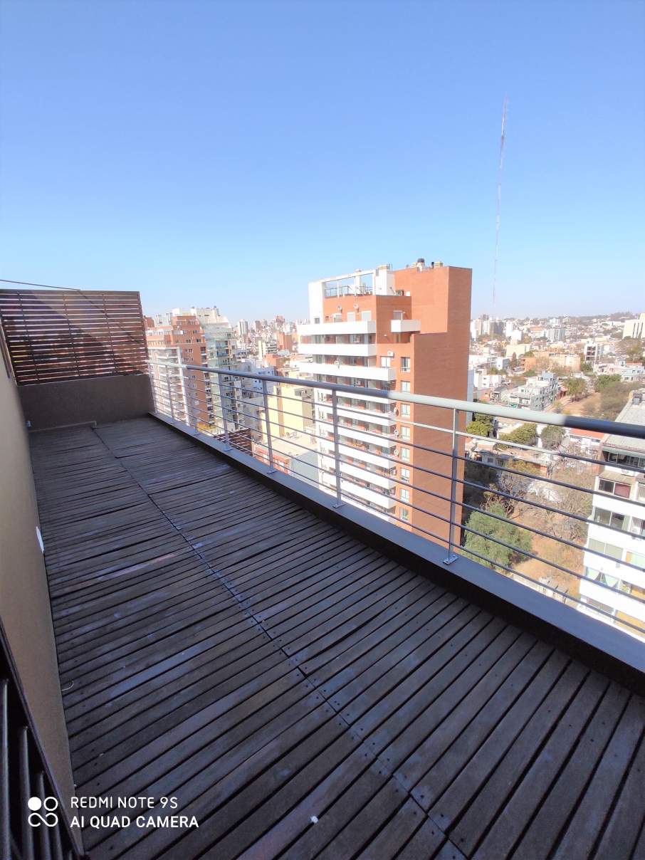 VENTA DUPLEX DE DOS DORMITORIOS CON BALCON - CENTRO