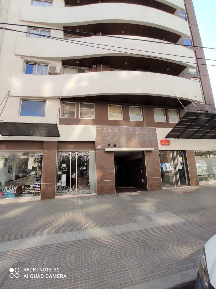 VENTA DUPLEX DE DOS DORMITORIOS CON BALCON - CENTRO
