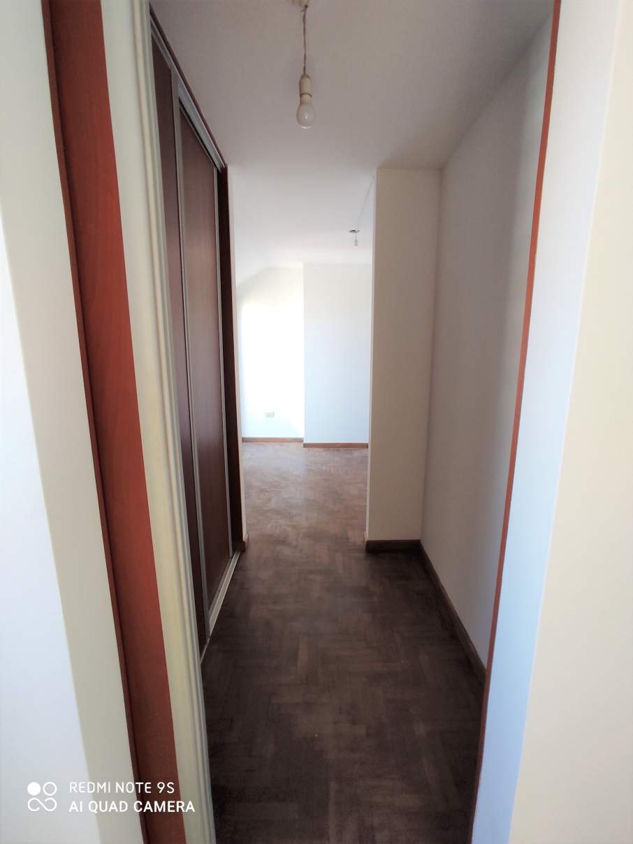VENTA DUPLEX DE DOS DORMITORIOS CON BALCON - CENTRO