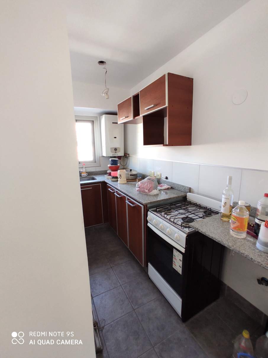 VENTA DUPLEX DE DOS DORMITORIOS CON BALCON - CENTRO