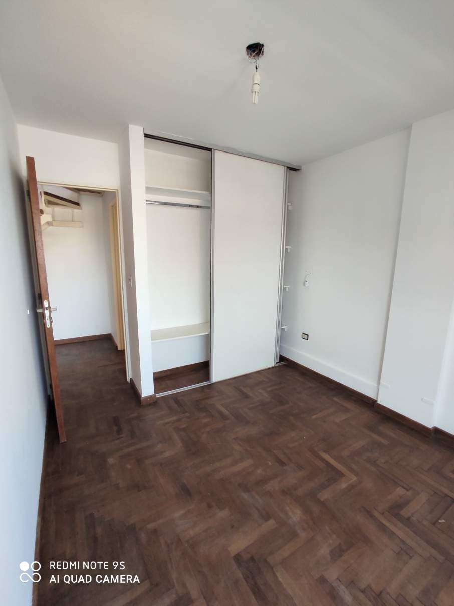 VENTA DUPLEX DE DOS DORMITORIOS CON BALCON - CENTRO