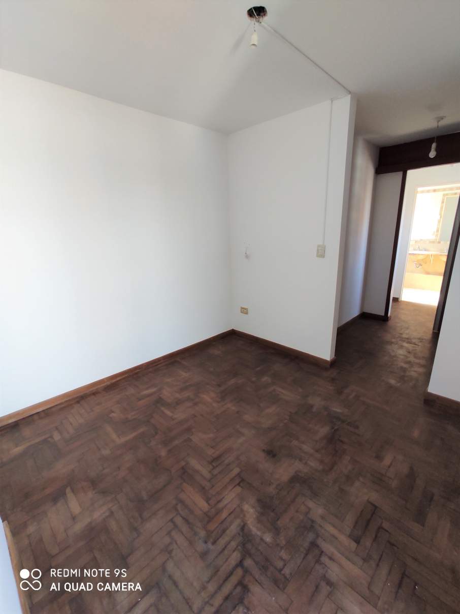 VENTA DUPLEX DE DOS DORMITORIOS CON BALCON - CENTRO
