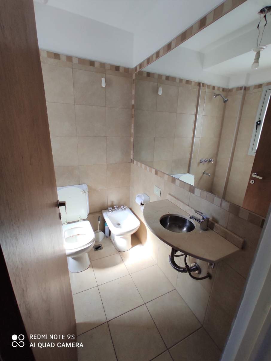 VENTA DUPLEX DE DOS DORMITORIOS CON BALCON - CENTRO