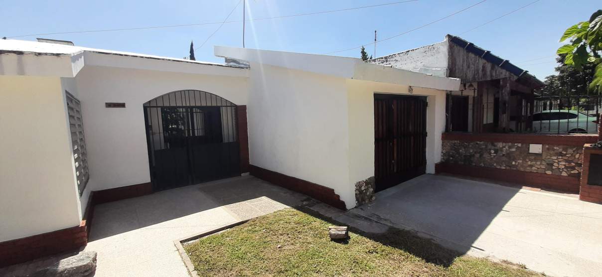 VENTA CASA CON PATIO GRANDE Y QUINCHO -  RESIDENCIAL SANTA ROSA