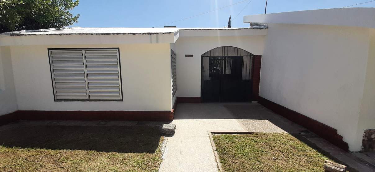 VENTA CASA CON PATIO GRANDE Y QUINCHO -  RESIDENCIAL SANTA ROSA