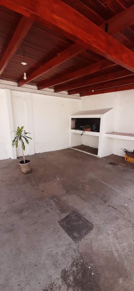 VENTA CASA CON PATIO GRANDE Y QUINCHO -  RESIDENCIAL SANTA ROSA
